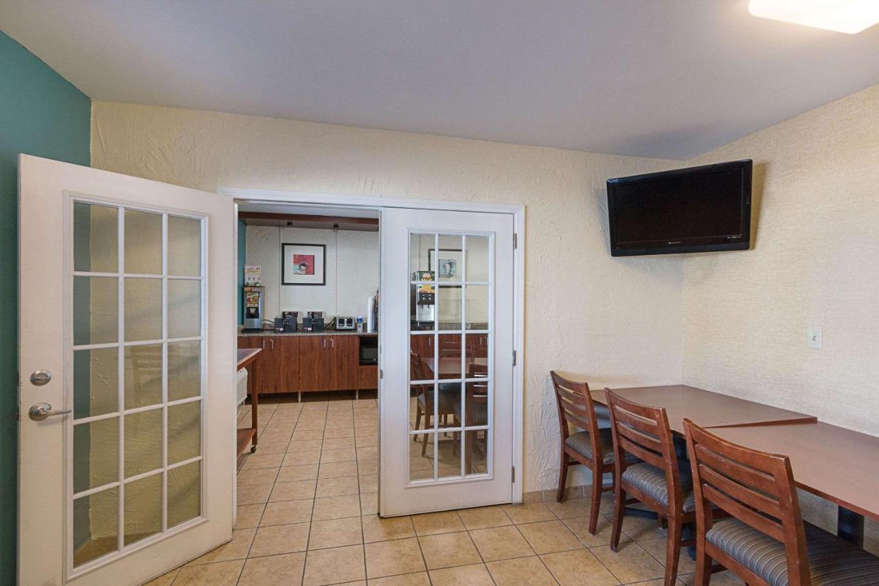 Rodeway Inn Austin Exterior photo